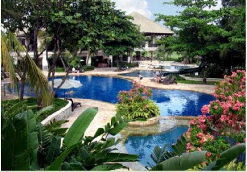 Ciputra Golf, Club & Hotel Surabaya Exterior foto