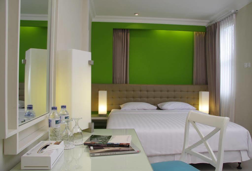 Ciputra Golf, Club & Hotel Surabaya Exterior foto